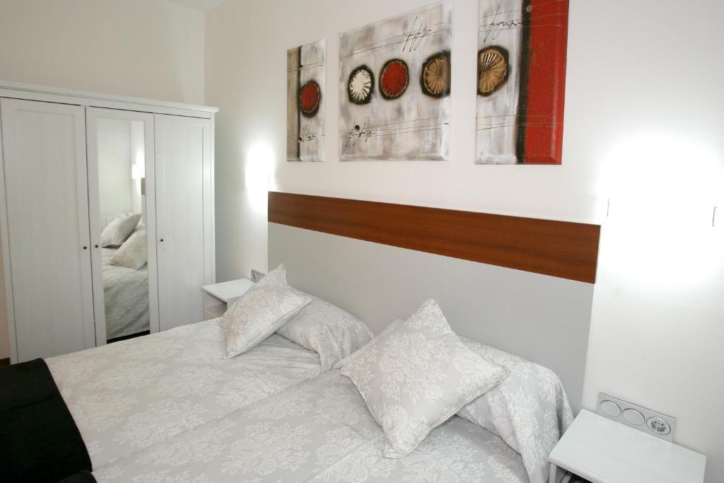 Double or Twin Room with Cathedral Views,109749198:JPEG